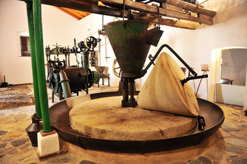Viejo molino de aceite de oliva