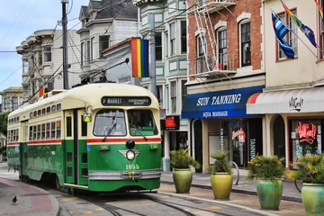 Zelfklevend Fotobehang Groene tram © Tatiana Morozova