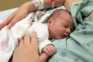 Sleeping newborn baby - 69882727