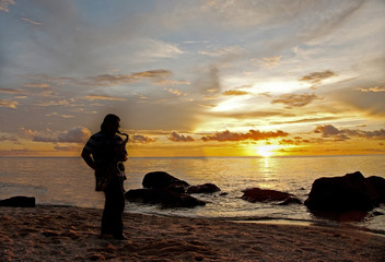 Sillhouette of a saxophonist at beach