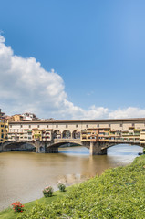 Obraz premium The Ponte Vecchio (Old Bridge) in Florence, Italy.