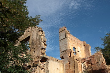 Ruinas Real Monasterio de Santa María de Nogales, León.