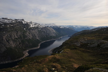 Fototapeta na wymiar Plateau Hardangervidda, Norway, way to the Trolltongue