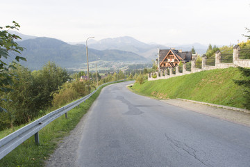 Miejscowość u podnóża gór, Kościelisko