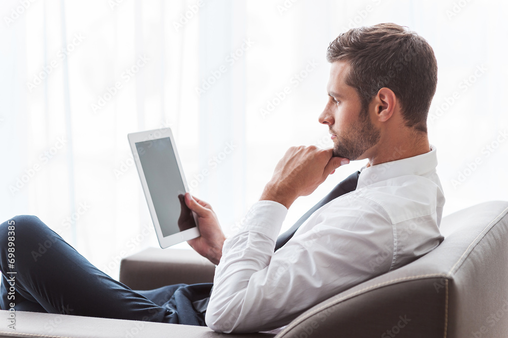 Wall mural businessman with digital tablet.