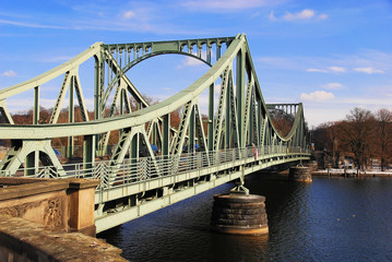 Fototapeta premium Glienicker Brücke in der Wintersonne