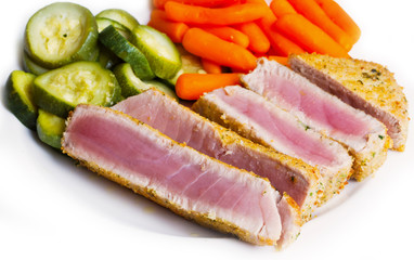 Tuna fillet with vegetables