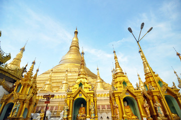 Fototapeta premium Shwedagon Paya in Yangon