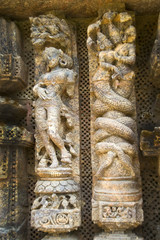 Fototapeta na wymiar Carving on Cylindrical Columns
