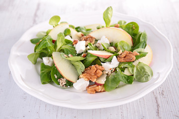 lamb's lettuce with apple,walnut and cheese