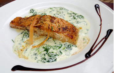 salmon steak in white sauce