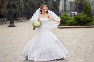 Obraz premium beautiful brunette bride