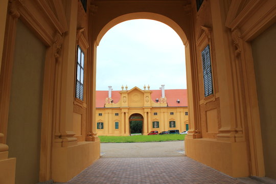Tor zum ber&uuml;hmten Schloss Lednice in S&uuml;dm&auml;hren (Tschechien)
