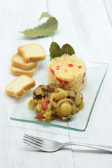 small scallops cooked with white rice and bay leaves