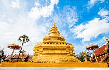 golden pagoda  wat prathat srijomthong chiangmai Thailand
