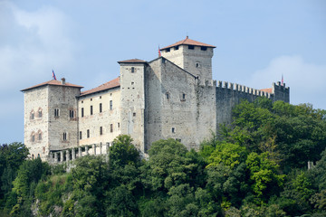 Fototapeta premium Rocca Borromeo fortress at Angera on lake maggiore