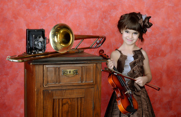 The little girl with a violin