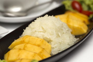 Ripe mango and sticky rice