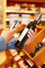 Preisvergleich mit Handy bei Flasche Wein