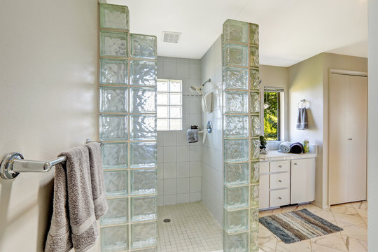 Block shower 2024