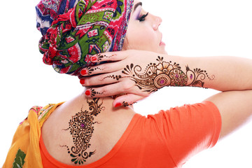 henna being applied