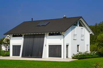 Modernes Einfamilienhaus - 69950582