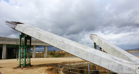 Viga de soporte de un puente en construcción, Barcelona