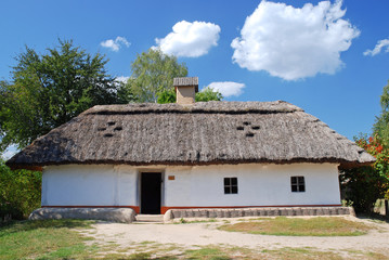 Obraz na płótnie Canvas Traditional Ukrainian hut, Museum of Folk Architecture