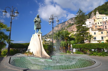 Piękna fontanna w Amalfi, Włochy - obrazy, fototapety, plakaty