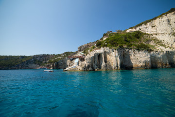 Fototapeta na wymiar beautiful bay near blue caves, Zakynthos (Greece)