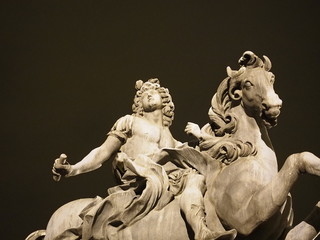 Anochecer en el Museo del Louvre