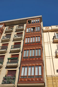bow-window  bay window 