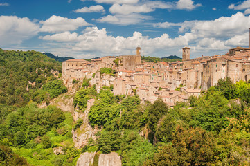 Fototapeta na wymiar Wonderful view of Sorano, Italy