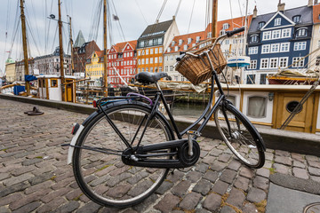 Classic vintage retro city bicycle in Copenhagen, Denmark - obrazy, fototapety, plakaty