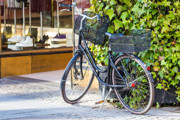 Fototapeta na wymiar Classic vintage retro city bicycle in Copenhagen, Denmark