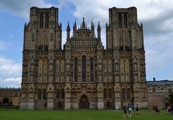 Fototapeta na wymiar Facade from Wells cathedral and sky