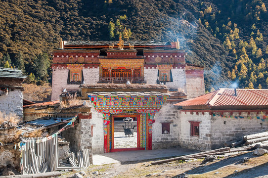 temples in yading