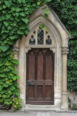 Alte Eingangstür aus Holz