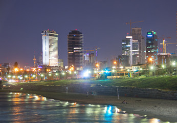 Fototapeta na wymiar Tel Aviv skyline / coastline at night