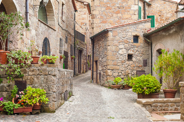 Fototapeta na wymiar Old streets in the town of Sorano, Italy