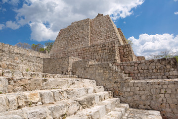 Fototapeta na wymiar Mayan artchitectural details