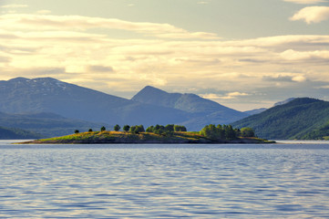 Norwegia , krajobraz wiejski, zachód słońca nad jeziorem