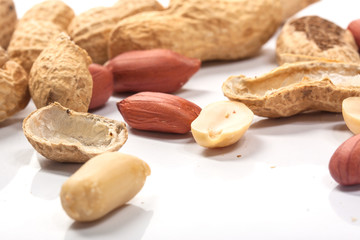Dried peanuts