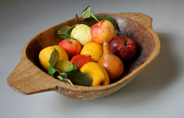 VASSOIO CON MELE COLORATE