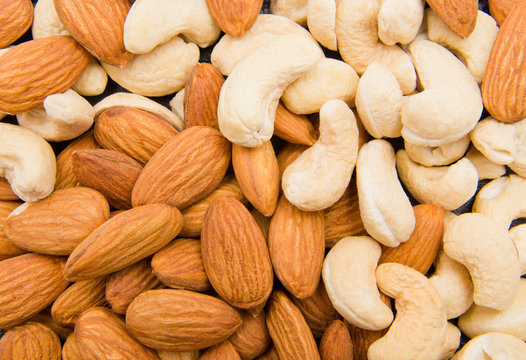 Almonds with cashew