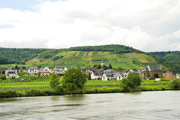 Fototapeta na wymiar Ellenz Poltersdorf village on Moselle riverside