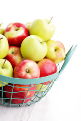 green and red apples