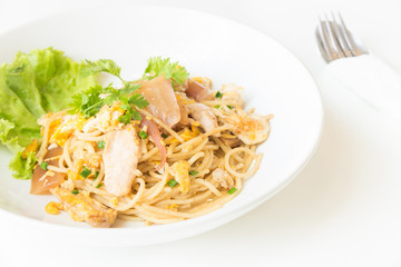 Stir fried Spaghetti with Chicken and egg. and egg.