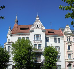 Multistage dwelling house