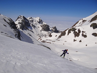 Fototapeta na wymiar Descente à ski - Belledonne (Alpes)